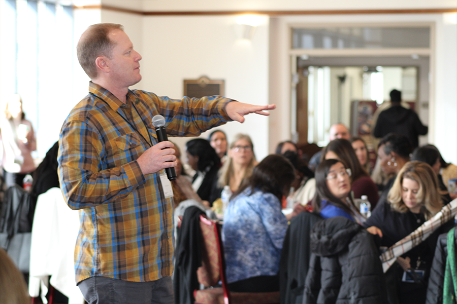 Robert C. Schoen presenting at an LSI meeting