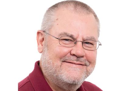 Headshot photo of Dr. Joe Calhoun